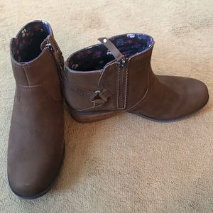 Teva ankle bootie 9.5
